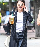 Selena_Gomez_-_Filming_Woody_Allen_film_in_NYC_on_September_21-03.jpg