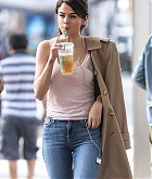 Selena_Gomez_-_Filming_Woody_Allen_film_in_NYC_on_September_21-20.jpg