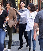 Selena_Gomez_-_Filming_Woody_Allen_film_in_NYC_on_September_22-05.jpg