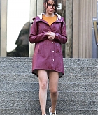 Selena_Gomez_-_Filming_Woody_Allen_in_NYC_on_October_3-07.jpg