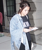 Selena_Gomez_-_Filming_Woody_Allen_movie_in_New_York_on_September_18-03.jpg