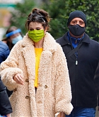 Selena_Gomez_-_Filming__Only_Murders_In_The_Building__in_New_York_December_82C_2020-19.jpg