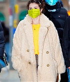 Selena_Gomez_-_Filming__Only_Murders_In_The_Building__in_New_York_December_82C_2020-20.jpg
