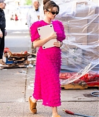 Selena_Gomez_-_Filming__Only_Murders_In_The_Building__in_New_York_May_292C_2024_02.jpg