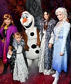 Selena_Gomez_-_Frozen_2_premiere_in_Hollywood_November_72C_2019-01.jpg