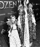 Selena_Gomez_-_Frozen_2_premiere_in_Hollywood_November_72C_2019-04.jpg