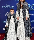 Selena_Gomez_-_Frozen_2_premiere_in_Hollywood_November_72C_2019-26.jpg