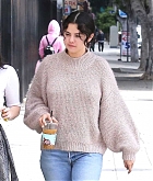 Selena_Gomez_-_Goes_To_Justin_Bieber_s_Church_After_Celebrating_Easter2C_04212019-02.jpg