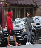 Selena_Gomez_-_Goes_for_a_walk_with_Justin_Bieber_in_LA_on_November_1-13.jpg