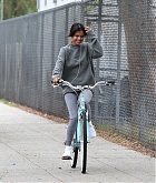 Selena_Gomez_-_Goes_on_a_bike_ride_with_Justin_Bieber_in_LA_on_November_1-08.jpg