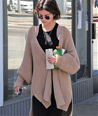 Selena_Gomez_-_Goes_to_a_store_at_a_gas_station_in_LA_March_282C_2018-03.jpg