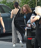Selena_Gomez_-_Goes_to_pilates_and_AMA_rehearsals_in_LA_on_November_8-05.jpg