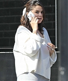 Selena_Gomez_-_Going_jewelry_shopping_at_XIV_Karats_in_Beverly_Hills_August_62C_2019-01.jpg
