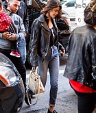 Selena_Gomez_-_Going_to_Hillsong_Church_Sunday_service_held_at_Hammerstein_Ballroom_in_NYC_on_October_1-07.jpg
