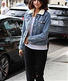 Selena_Gomez_-_Grabbing_an_ice_tea_with_a_friend_at_Alfred_Coffee_in_Studio_City2C_CA_on_November_2-16.jpg
