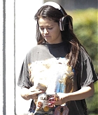 Selena_Gomez_-_Grabbing_lunch_in_Burbank_August_292C_2024_03.jpg