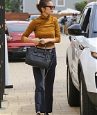 Selena_Gomez_-_Has_lunch_with_friends_at_Soho_House_in_Malibu_on_March_22-05.jpg