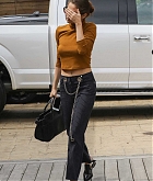 Selena_Gomez_-_Has_lunch_with_friends_at_Soho_House_in_Malibu_on_March_22-17.jpg