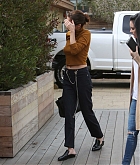 Selena_Gomez_-_Has_lunch_with_friends_at_Soho_House_in_Malibu_on_March_22-38.jpg
