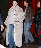 Selena_Gomez_-_Headed_to_dinner_in_a_fur_coat_and_black_boots2C_New_York_City_-_March_142C_2024_03.jpg
