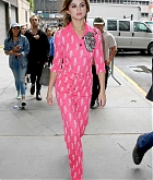 Selena_Gomez_-_Heading_to_102_7_FM_FRESH_studio_in_Manhattan_on_June_5-03.jpg