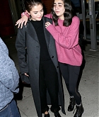 Selena_Gomez_-_Heading_to_dinner_in_NYC_on_October_21-07.jpg