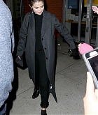 Selena_Gomez_-_Heading_to_dinner_in_NYC_on_October_21-08.jpg
