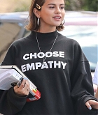 Selena_Gomez_-_Heading_to_lunch_with_her_bible_in_Studio_City2C_CA_on_March_252C_2018-01.jpg