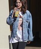 Selena_Gomez_-_Heads_to_a_business_meeting_in_LA_on_February_8-04.jpg