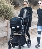 Selena_Gomez_-_Hiking_in_Los_Angeles2C_CA_on_December_18-01.jpg