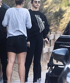 Selena_Gomez_-_Hiking_in_Los_Angeles2C_CA_on_December_18-04.jpg