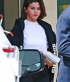 Selena_Gomez_-_Hits_the_gym_in_Beverly_Hills2C_CA_April_22C_2018-01.jpg