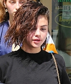 Selena_Gomez_-_Hits_the_gym_in_Hollywood2C_CA_March_292C_2018-01.jpg