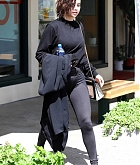 Selena_Gomez_-_Hits_the_gym_in_Hollywood2C_CA_March_292C_2018-02.jpg