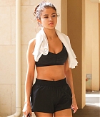 Selena_Gomez_-_Hits_the_gym_in_LA_on_November_1-10.jpg