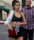 Selena_Gomez_-_Hits_the_gym_in_LA_on_November_1-29.jpg