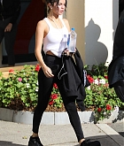 Selena_Gomez_-_Hits_the_gym_in_LA_on_November_3-10.jpg