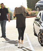Selena_Gomez_-_Hits_the_gym_in_LA_on_November_7-01.jpg