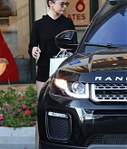 Selena_Gomez_-_Hits_the_gym_in_LA_on_November_8-03.jpg