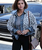Selena_Gomez_-_In_Anaheim2C_CA_-_April_42C_2018-02.jpg