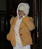 Selena_Gomez_-_In_London2C_UK_on_December_3-03.jpg