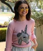 Selena_Gomez_-_In_Los_Angeles_on_August_24-01.jpg