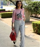 Selena_Gomez_-_In_Los_Angeles_on_August_24-02.jpg