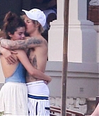 Selena_Gomez_-_In_Montego_Bay2C_Jamaica_with_Justin_Bieber_on_February_19-09.jpg