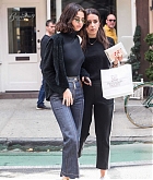 Selena_Gomez_-_In_NYC_on_October_3-03.jpg