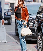 Selena_Gomez_-_In_NYC_on_September_12-04.jpg