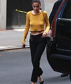 Selena_Gomez_-_In_NYC_on_September_27-04.jpg