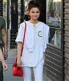 Selena_Gomez_-_In_NYC_on_September_4-36.jpg