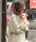 Selena_Gomez_-_In_Soho2C_NYC_on_September_20-03.jpg