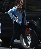 Selena_Gomez_-_Leaves_the_GNC_store_in_Studio_City_on_June_11-04.jpg